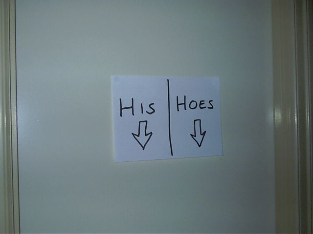 Sign on the toilet