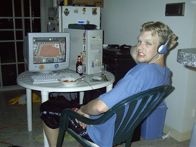 Martyn attempts to play War3