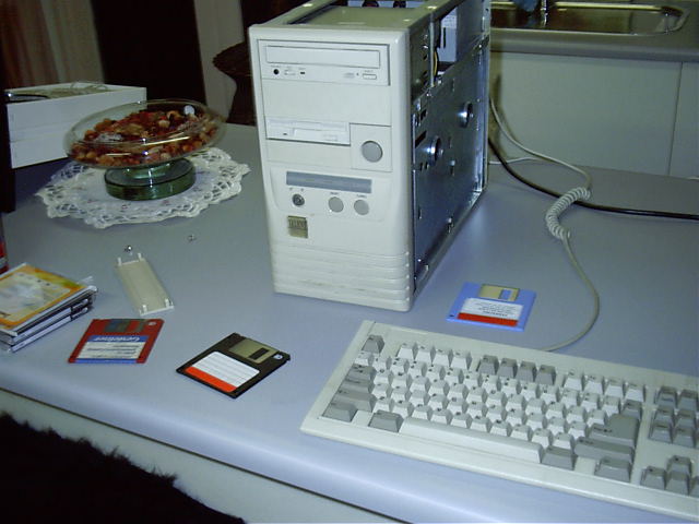 I put the 2x CD-Rom from my 386 in the P133.
