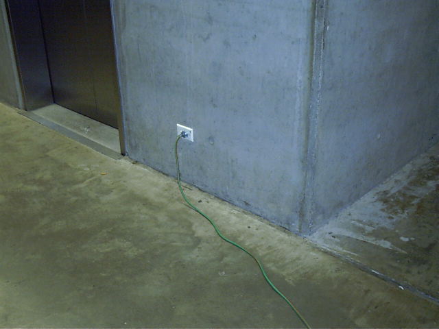 Draxy takes a pic of my 30m cable powering NGA