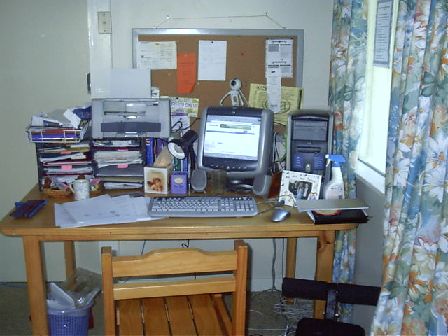 Lor's desk