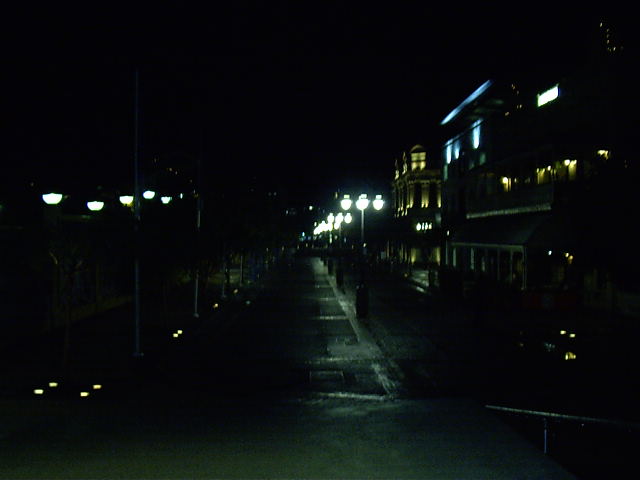 More Sountbank at night, less crowded than usual.