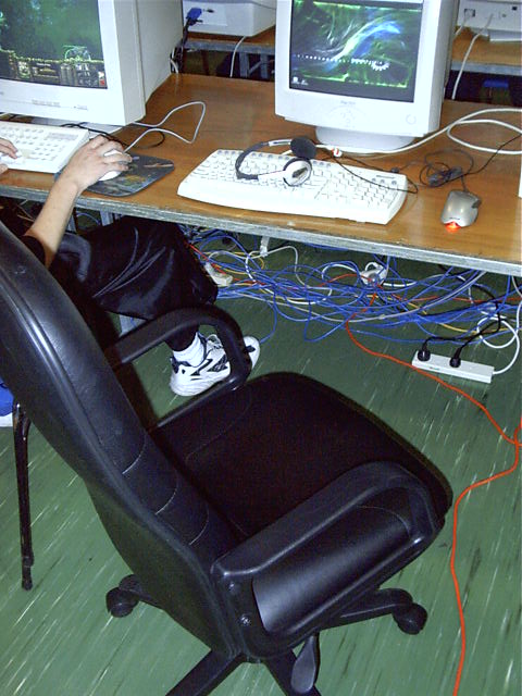 The lamer Draxy even brought his own chair