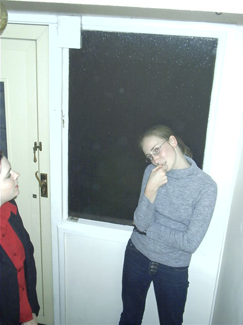 Vicki and Tanya wait for me to go see Ali-G