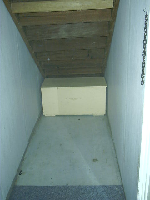 Woah, empty stairs area. Except for box which stays