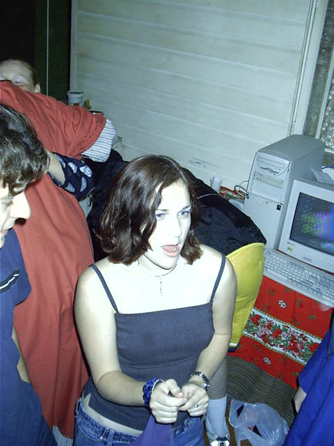 Trui shakes her groove thang