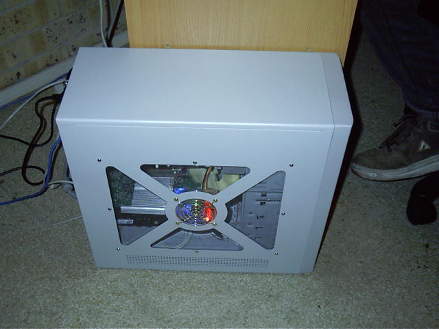 Draxy's new case, with cool colored fan